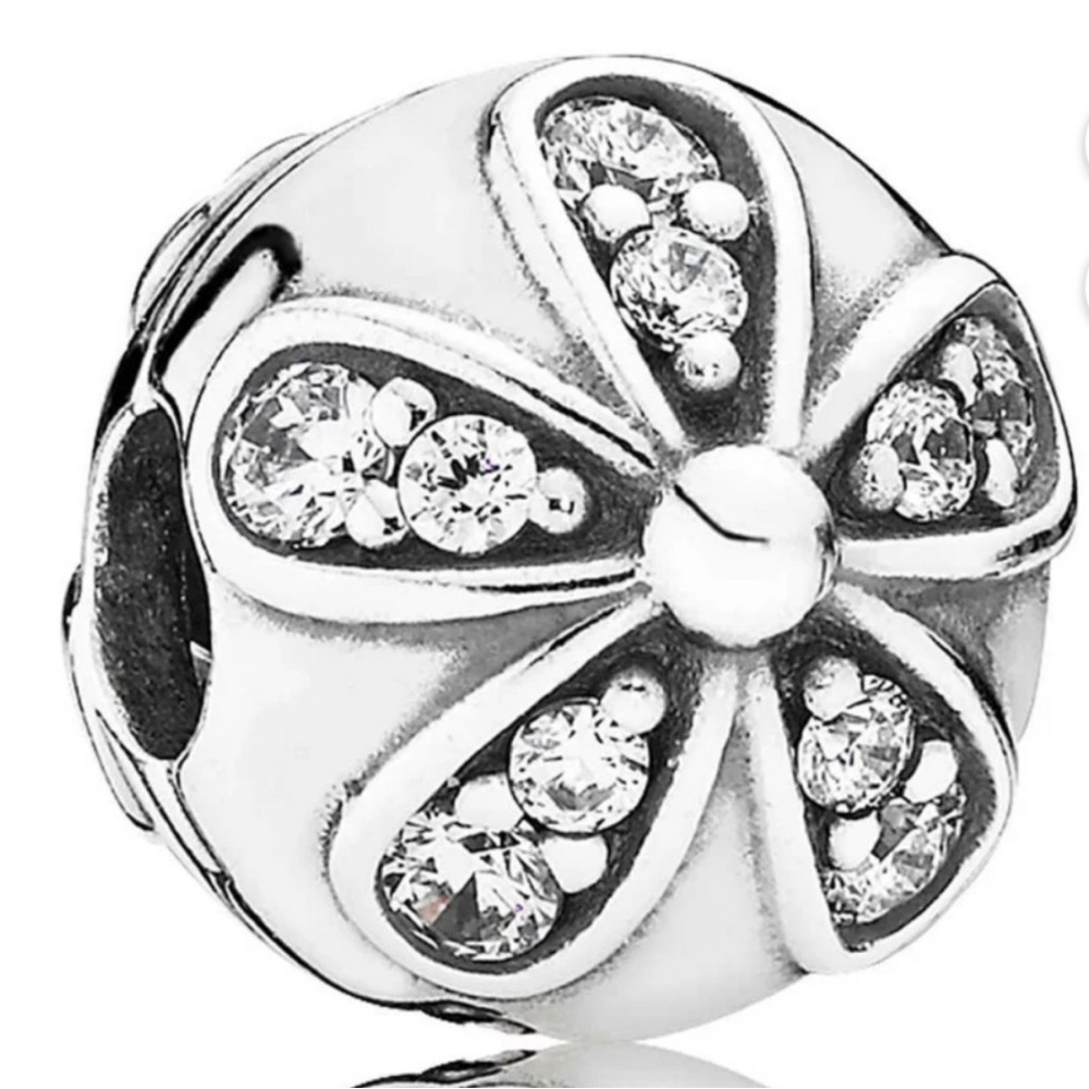 Flower Pandor clip authentic